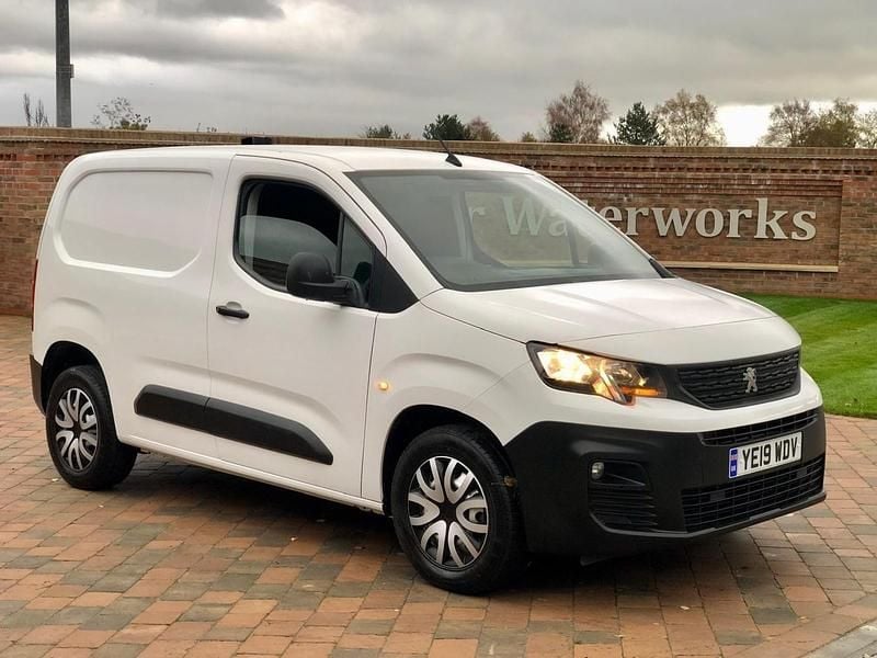 Second-hand Peugeot Partner 2019 Alb Monovolum