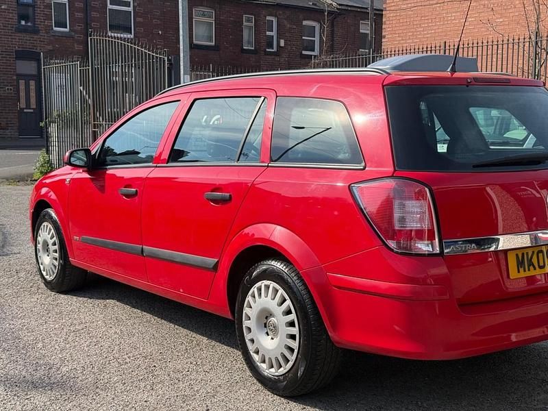 Second-hand Vauxhall Astra 90 CP (66 kW) 2009 Roșu Break