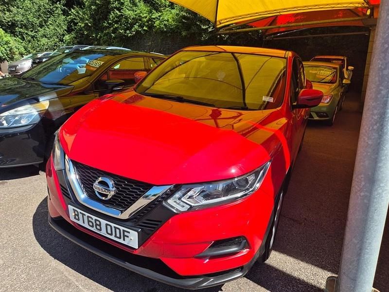 Red Used 2018 Nissan Qashqai Visia SUV | £8,995 (Good price) - Image 1/4