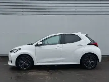 Used Toyota Yaris Hybrid 116 HP (85 kW) 2023 White Hatchback