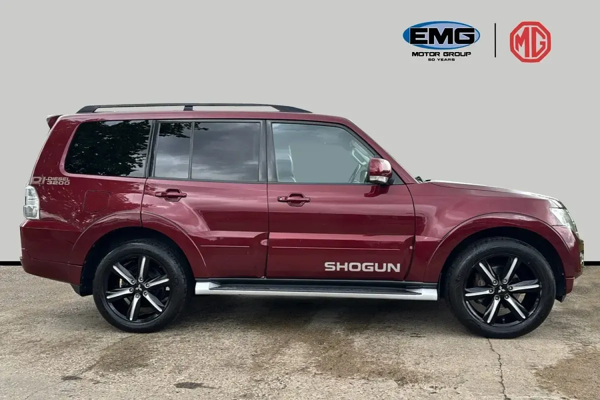 Usado Mitsubishi Shogun 187 HP (137 kW) 2016 Vermelho SUV
