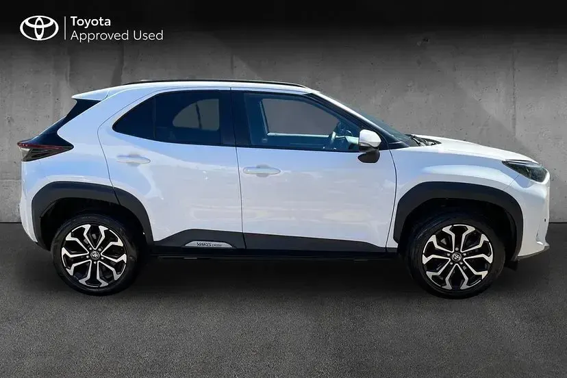 Used Toyota Yaris Cross Design 116 HP (85 kW) 2023 Pure white SUV