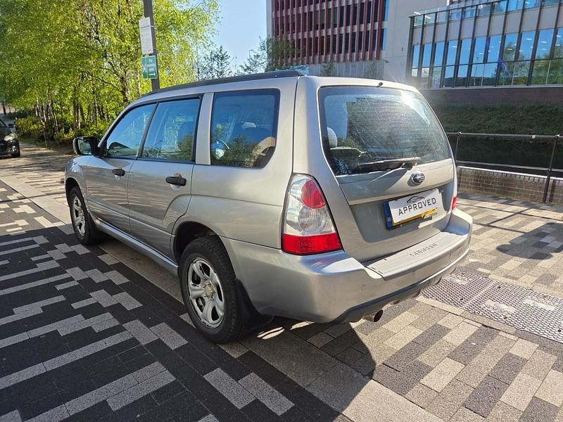 Begagnad Subaru Forester 2006 Grå SUV