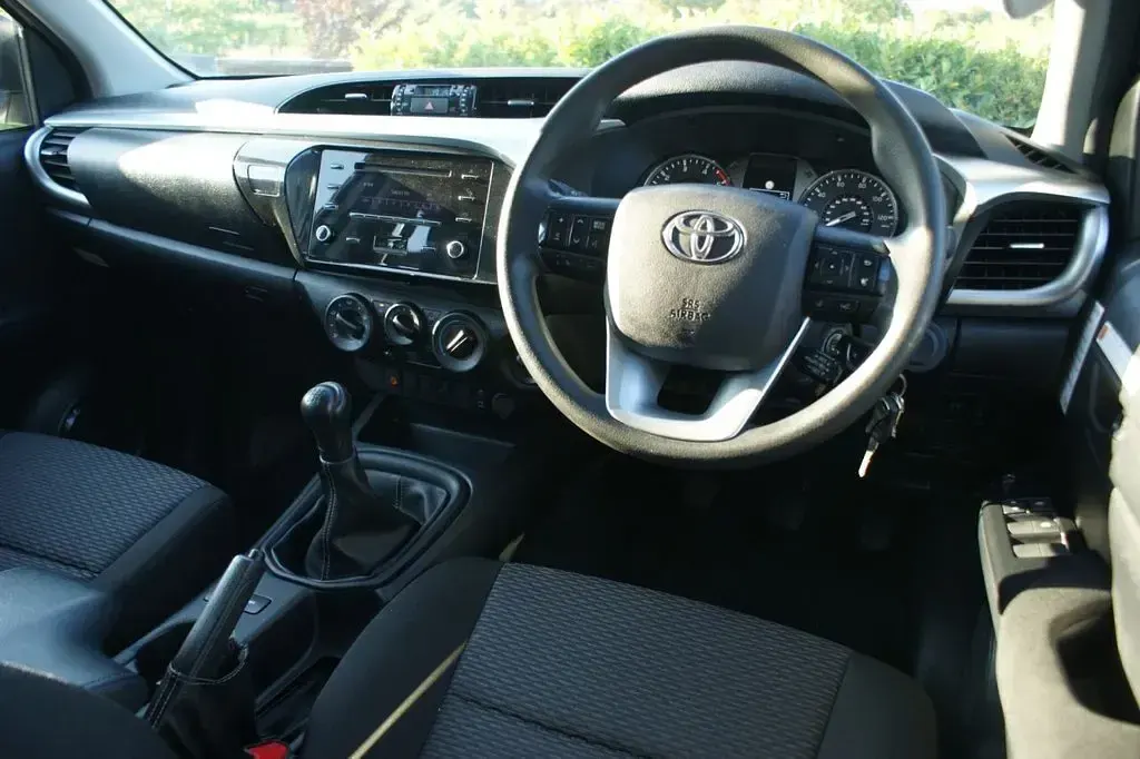 Used Toyota HiLux Active 150 HP (110 kW) 2023 White Pickup