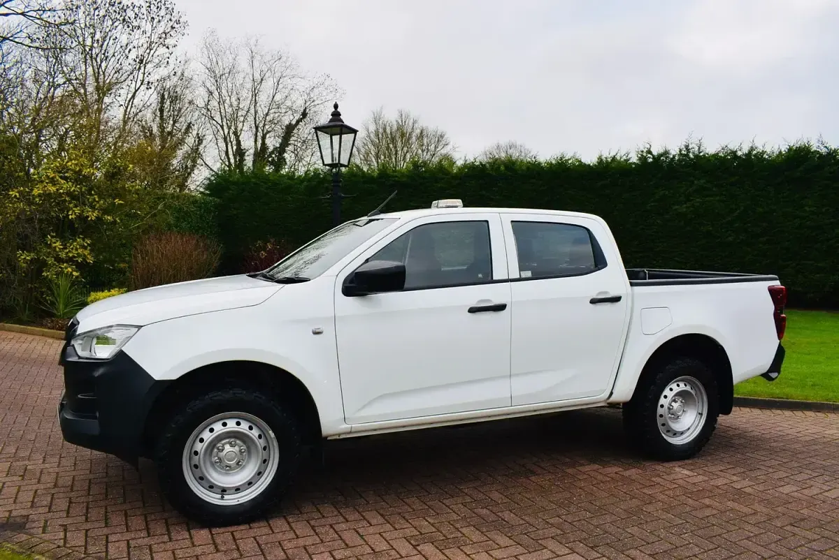 Used Isuzu D-Max 163 HP (119 kW) 2023 White Pickup