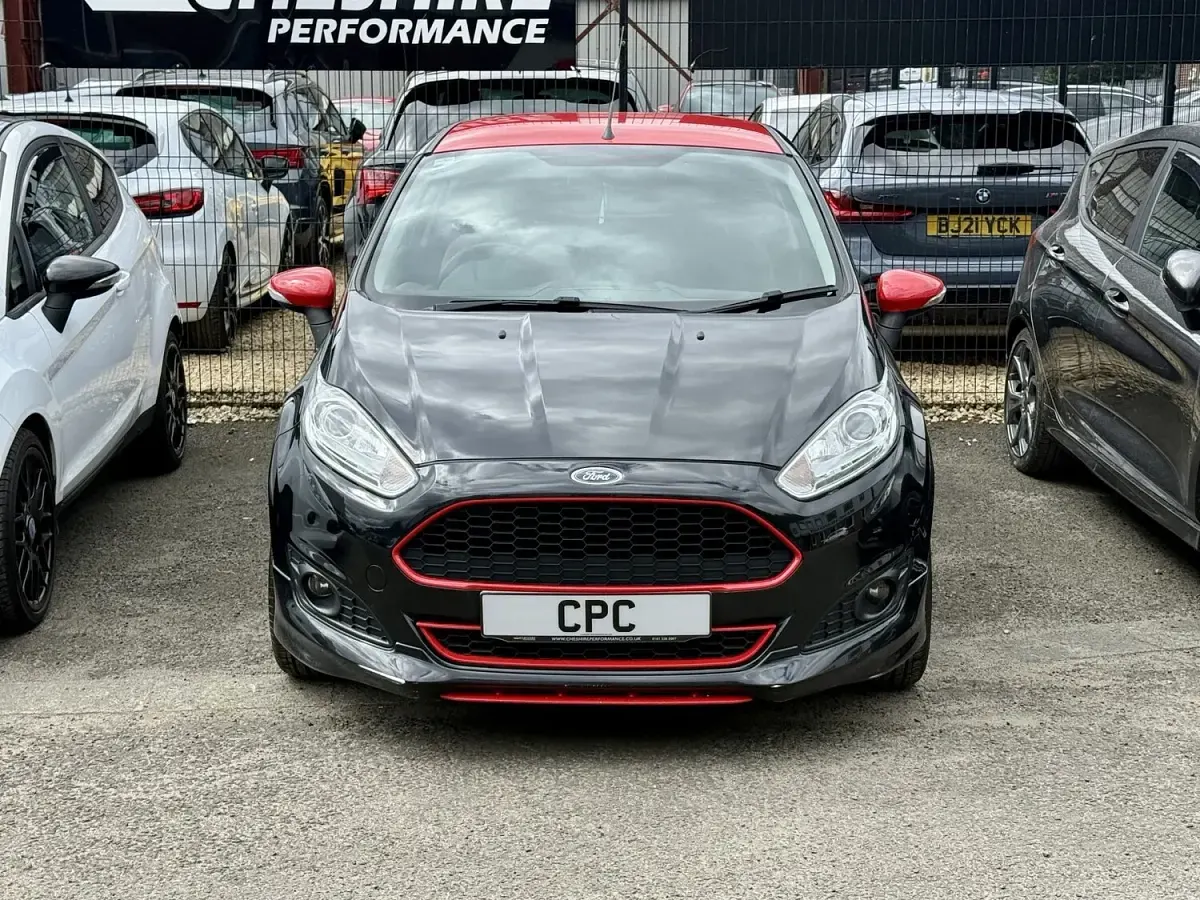 Used Ford Fiesta Zetec 68 HP (50 kW) 2016 Black Hatchback