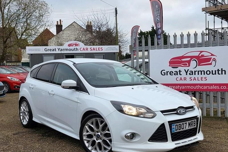 White Used 2014 Ford Focus Zetec Hatchback | £3,995 (Fair price) - Image 1/1