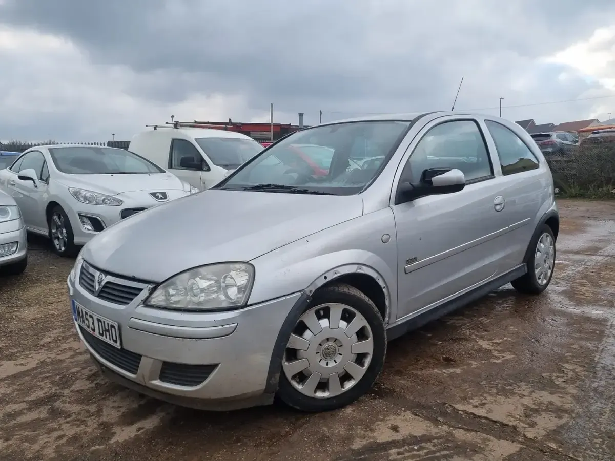 Used Vauxhall Corsa Design Edition 2003 Silver Hatchback