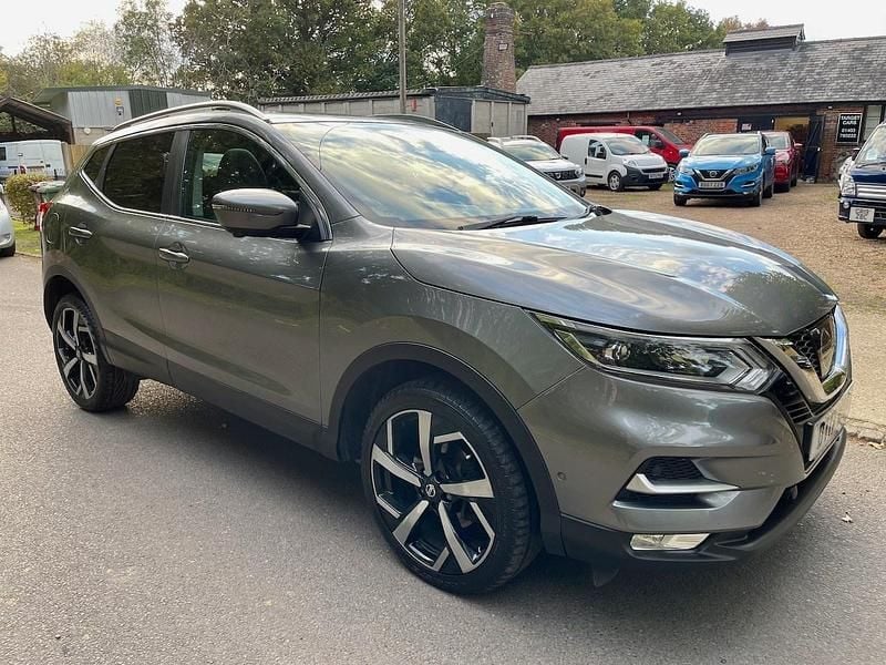 Used Nissan Qashqai Tekna 110 HP (80 kW) 2017 Grey SUV