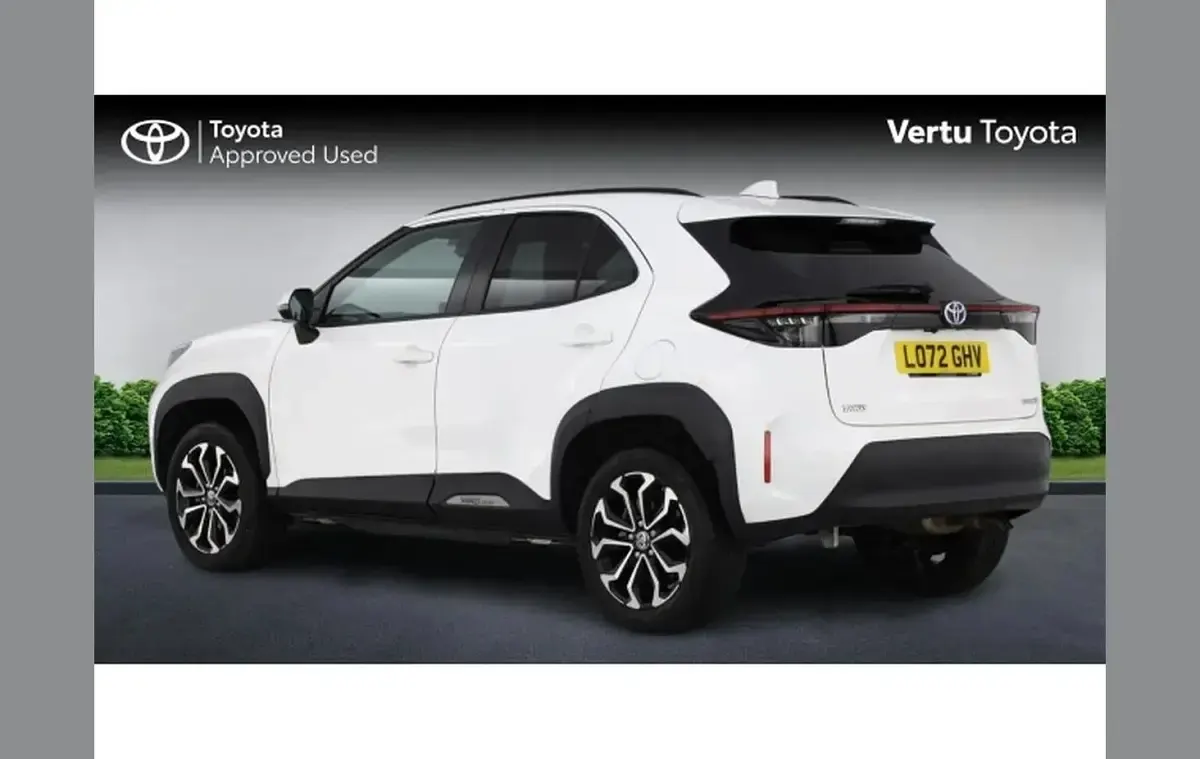 Used Toyota Yaris Cross Design 113 HP (83 kW) 2022 White SUV
