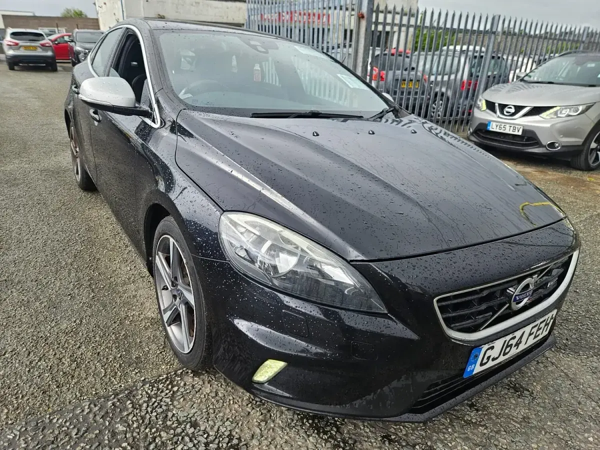 Used Volvo V40 R-Design 115 HP (84 kW) 2014 Black Hatchback