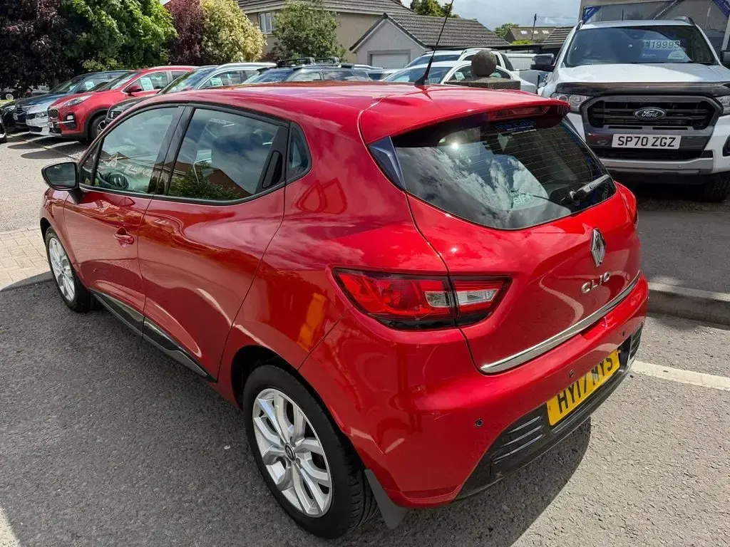 Used Renault Clio Dynamique 75 HP (55 kW) 2017 Red Hatchback