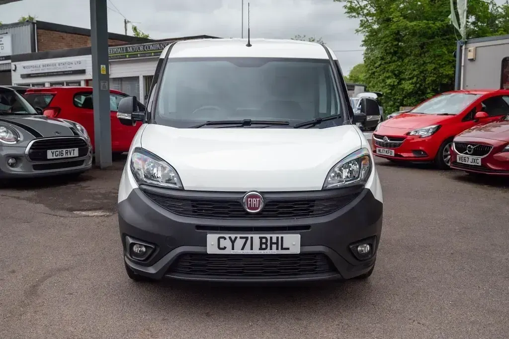Używany Fiat Doblò 2022 Biały Minivan