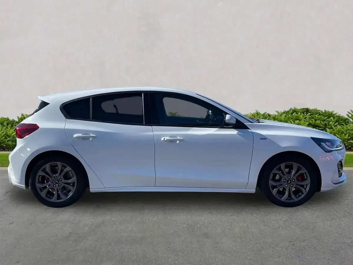 Używany Ford Focus ST-Line 2024 Biały Hatchback