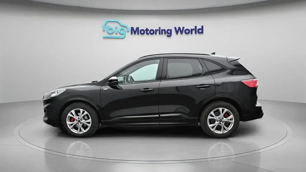 Second-hand Ford Kuga ST-Line 150 CP (110 kW) 2023 Negru SUV