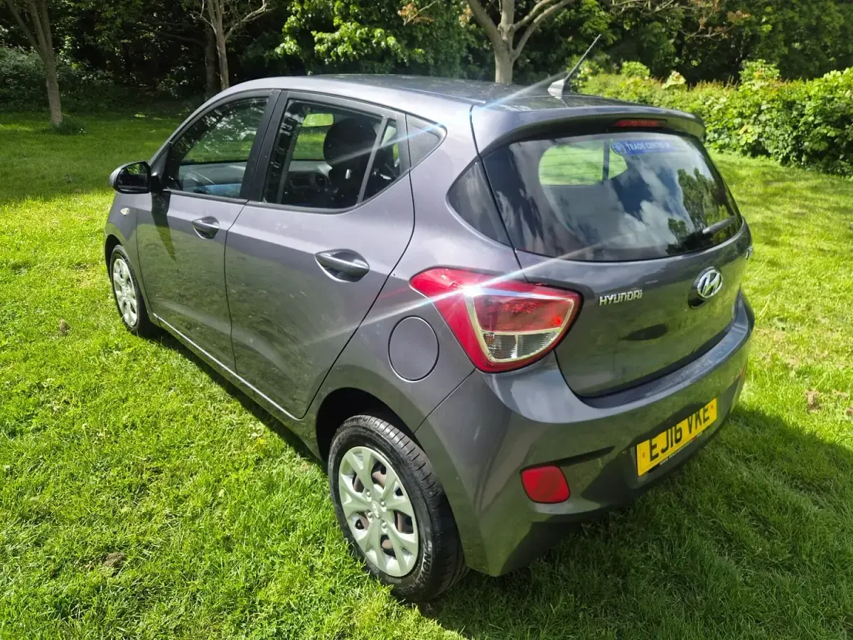 Used Hyundai i10 SE 83 HP (61 kW) 2016 Grey Hatchback