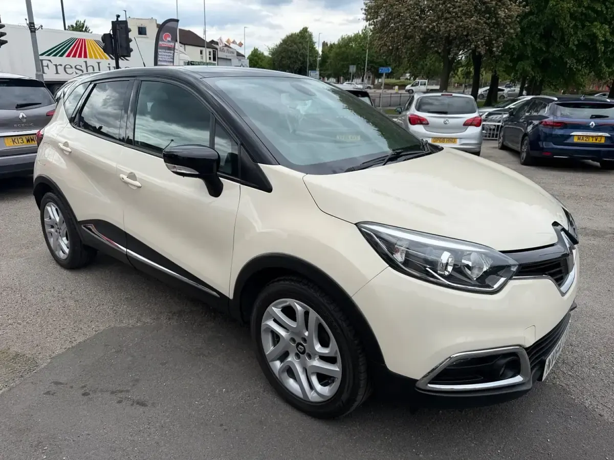 Used Renault Captur Dynamique 2014 Cream/black SUV