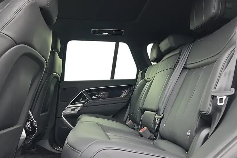 Używany Land Rover Range Rover 460 KM (338 kW) 2026 Czarny SUV