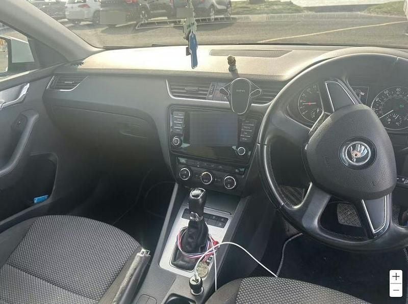 Used Skoda Octavia 2015 White Hatchback