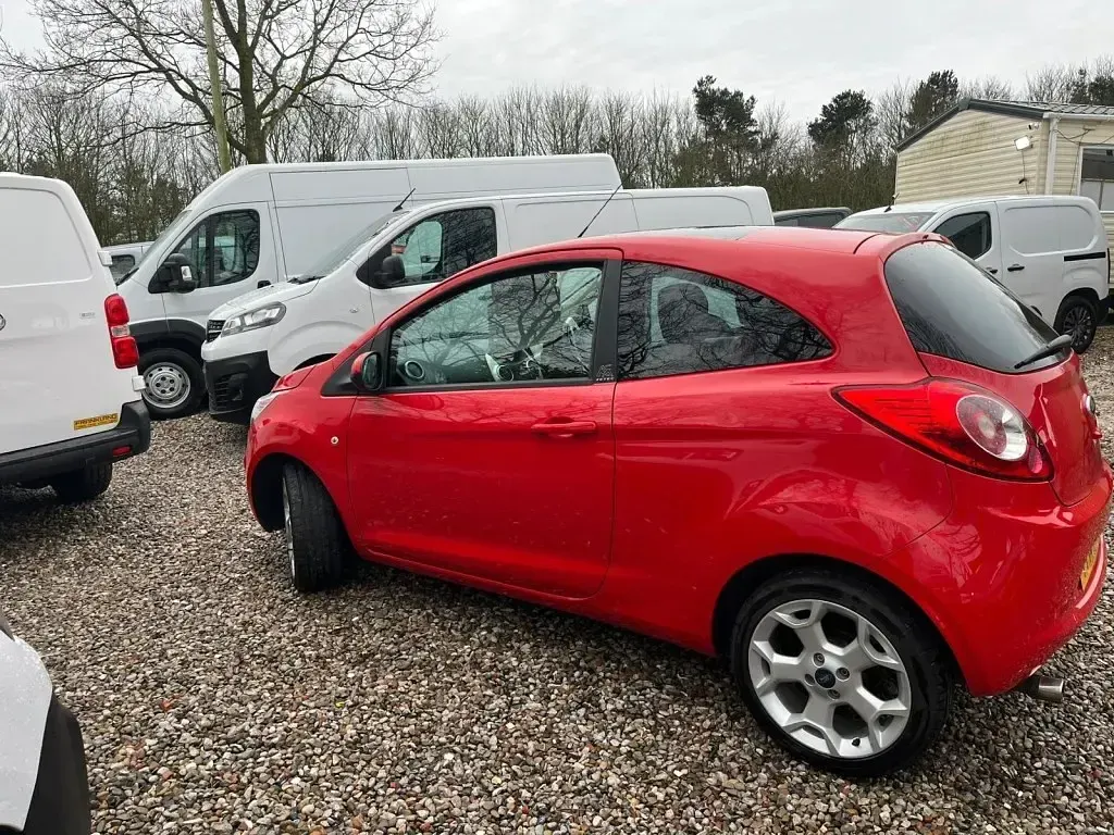 Usado Ford Ka Zetec 69 HP (50 kW) 2014 Vermelho Citadino