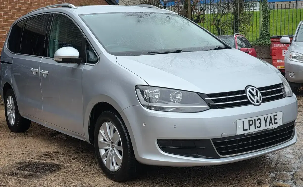 Usado VW Sharan SE 140 HP (102 kW) 2013 Prateado Monovolume