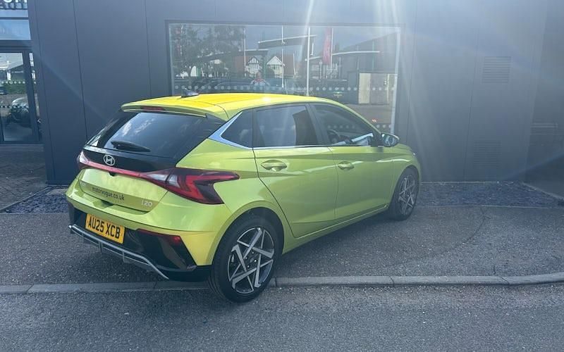 Used Hyundai i20 Premium 101 HP (74 kW) 2025 Green Hatchback