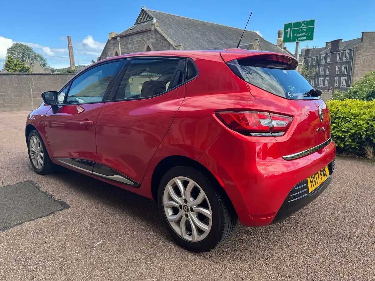 Used Renault Clio Dynamique 75 HP (55 kW) 2017 Red Hatchback