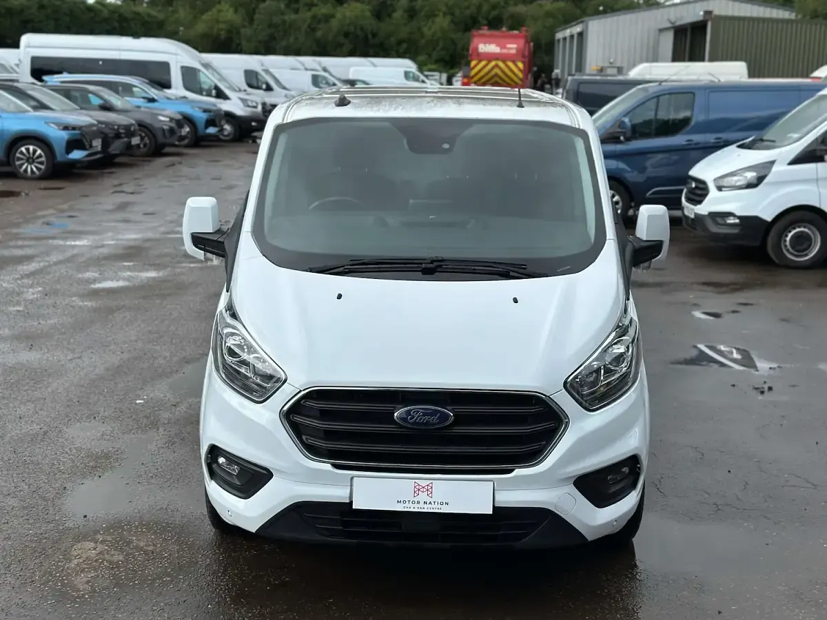 Used Ford Transit Custom Limited 130 HP (95 kW) 2023 White Van