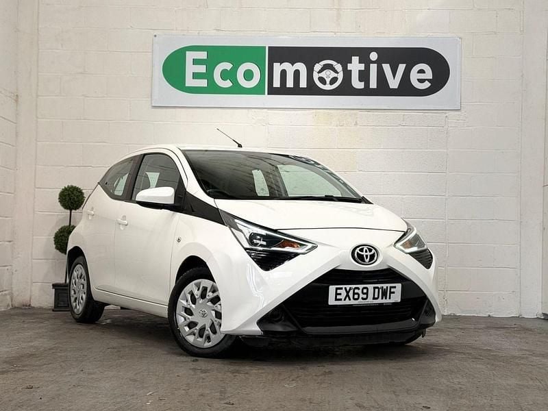White Used 2019 Toyota Aygo X-play Hatchback | £8,995 (Good price) - Image 1/4