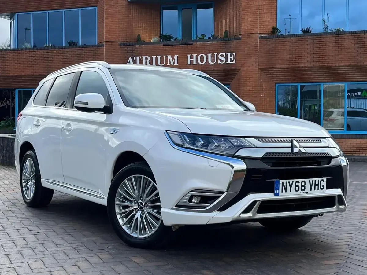 Used Mitsubishi Outlander P-HEV 2019 White SUV