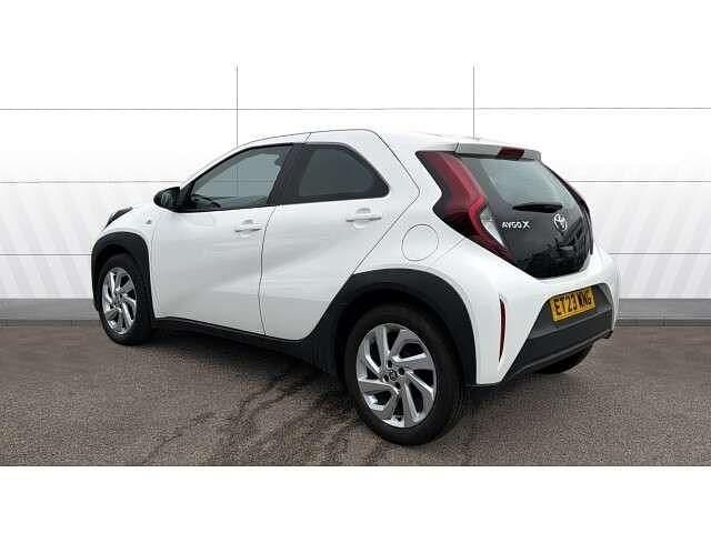 Used Toyota Aygo X PURE 72 HP (52 kW) 2023 White SUV
