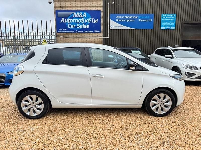 Used Renault Zoe Dynamique 64 kW (88 HP) 2015 Hatchback