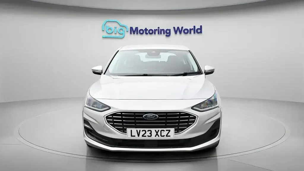 Usado Ford Focus Titanium 125 HP (91 kW) 2023 Prateado Citadino