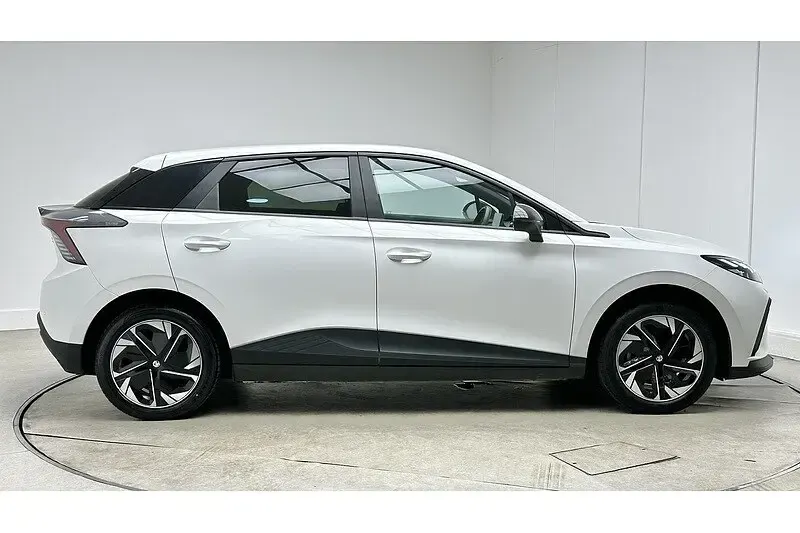Used MG MG4 EV SE 319 kW (435 HP) 2022 White Hatchback