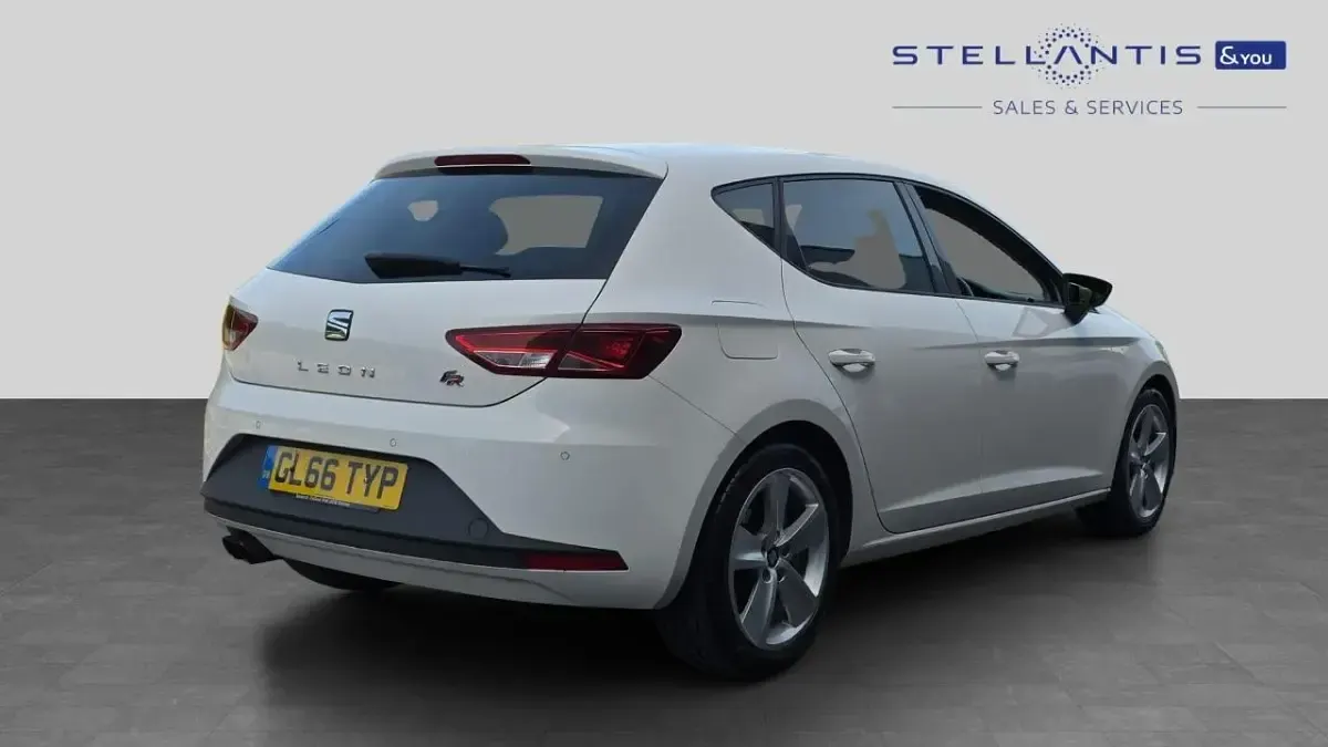 Used Seat Leon FR 148 HP (108 kW) 2017 White Hatchback