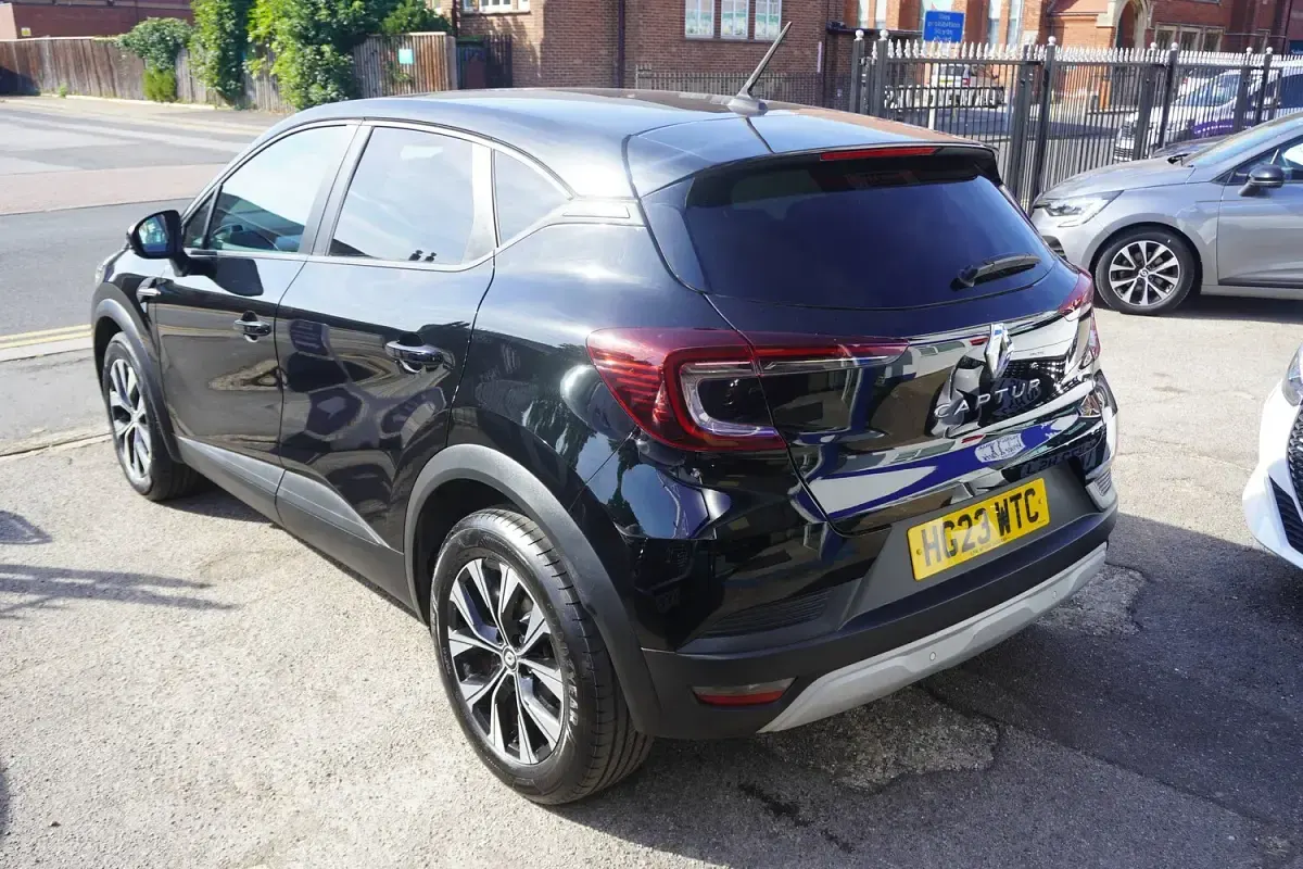 Used Renault Captur Evolution 143 HP (105 kW) 2023 Black SUV