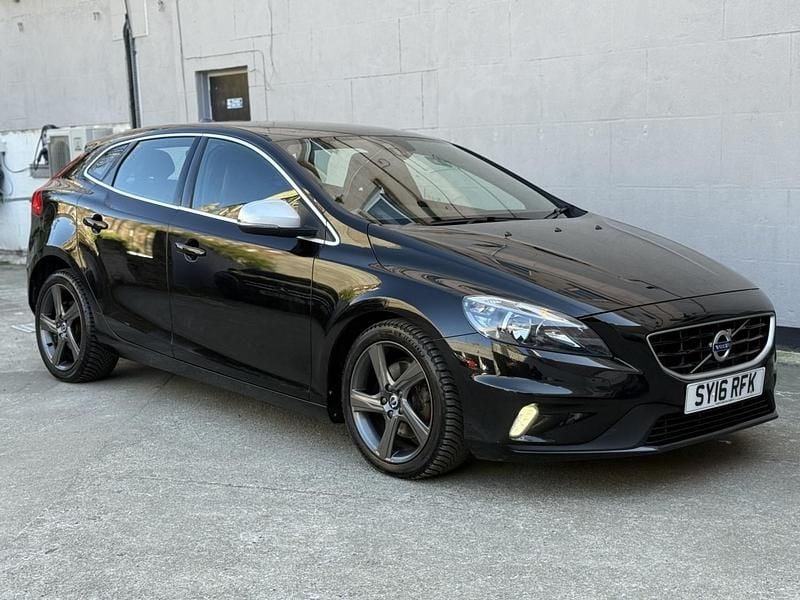 Used Volvo V40 R-Design 122 HP (89 kW) 2016 Black Hatchback