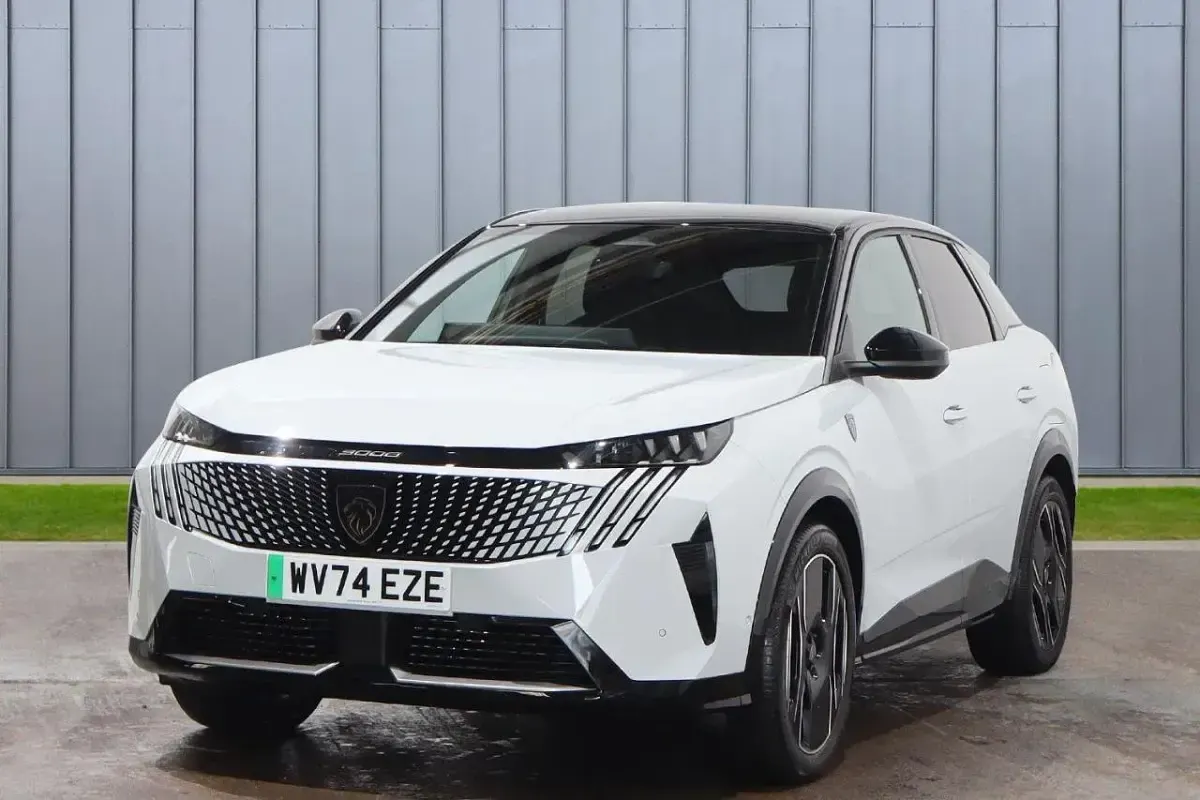 Used Peugeot e-3008 GT 152 kW (207 HP) 2024 White SUV