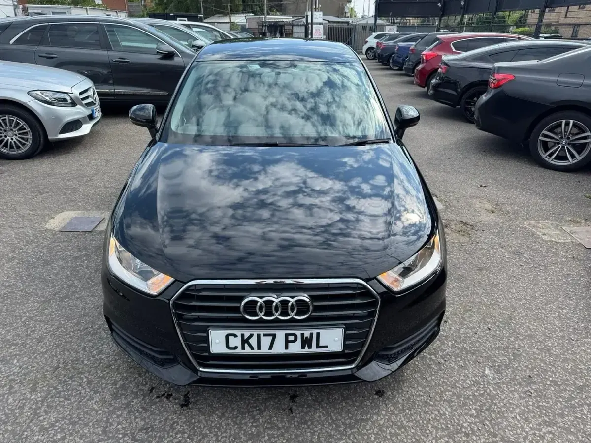 Usado Audi A1 Comfort 95 HP (69 kW) 2017 Preto Citadino