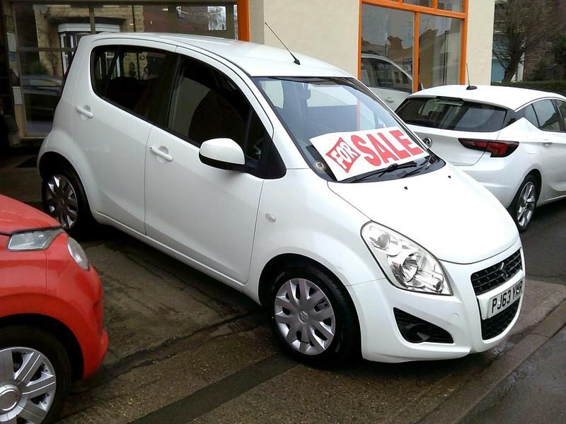 Used Suzuki Splash 2013 White Hatchback