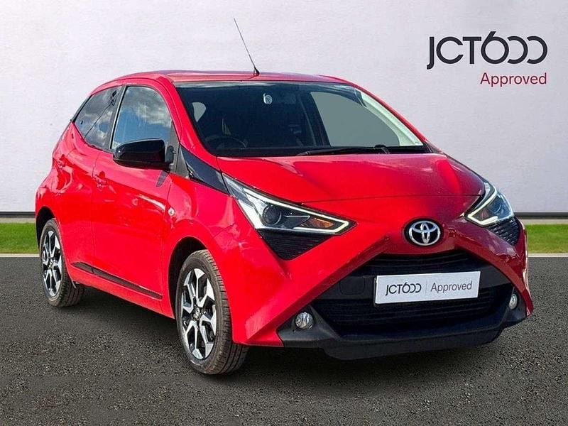 Used Toyota Aygo Trend 72 HP (52 kW) 2019 Red Hatchback