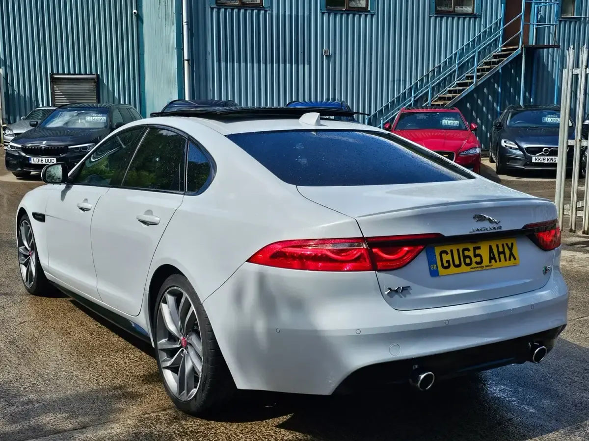 Używany Jaguar XF S 2015 Biały Sedan/Limuzyna