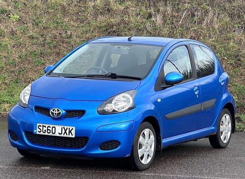 Usado Toyota Aygo 68 HP (50 kW) 2010 Azul Citadino