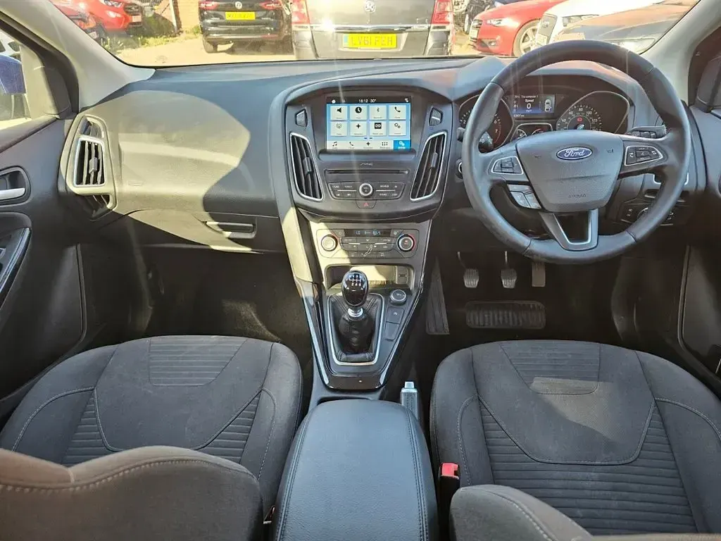 Used Ford Focus Titanium 125 HP (91 kW) 2017 Blue Hatchback
