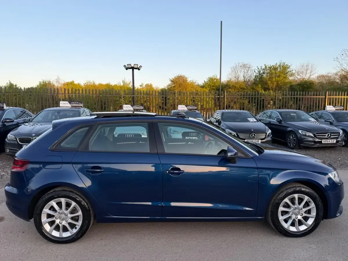 Używany Audi A3 Performance 2015 Niebieski Hatchback