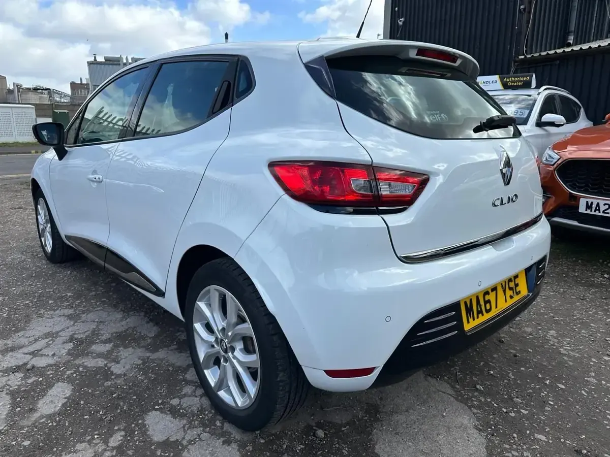 Gebraucht Renault Clio IV Dynamique 90 PS (66 kW) 2017 Weiß Kleinwagen