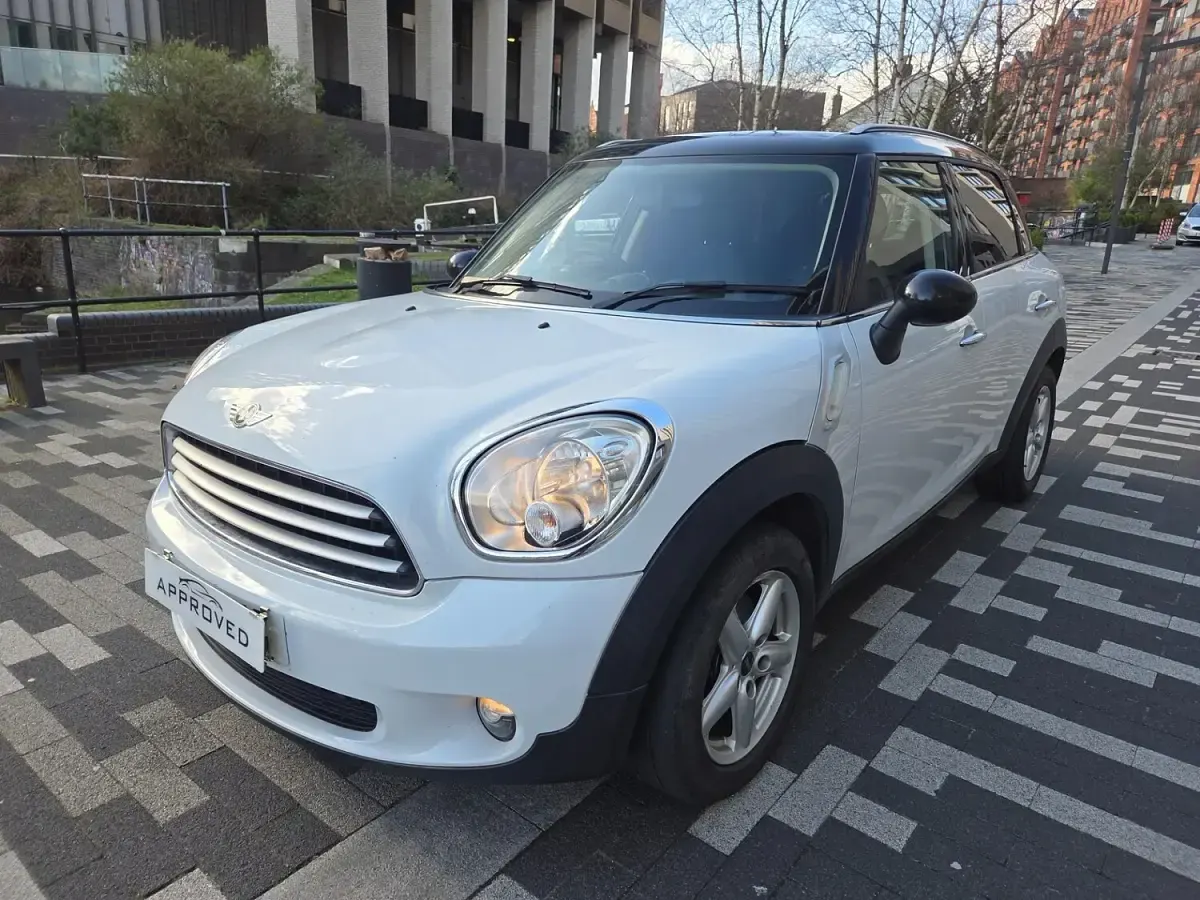 Used Mini Cooper D 2010 White Hatchback