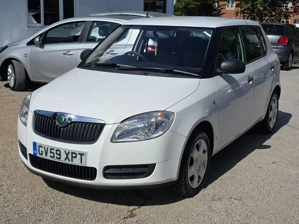 Used Skoda Fabia 2010 White Hatchback