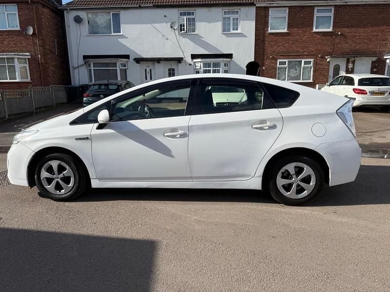 Used Toyota Prius 2019 White Hatchback
