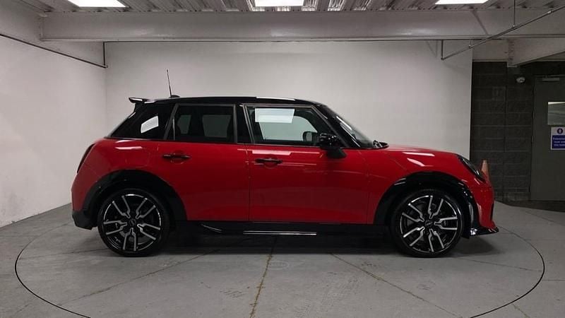 Usado Mini Cooper Hatch 113 kW (154 HP) 2025 Vermelho Citadino